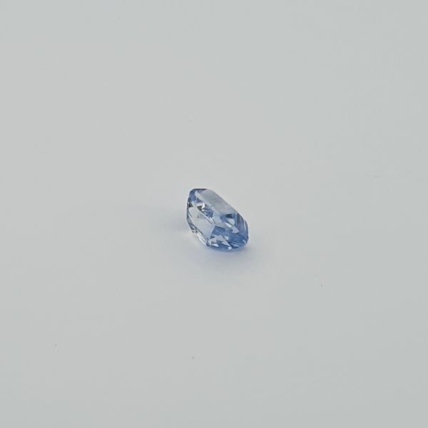 1.82ct Natural Bi-color Sapphire - Image 2
